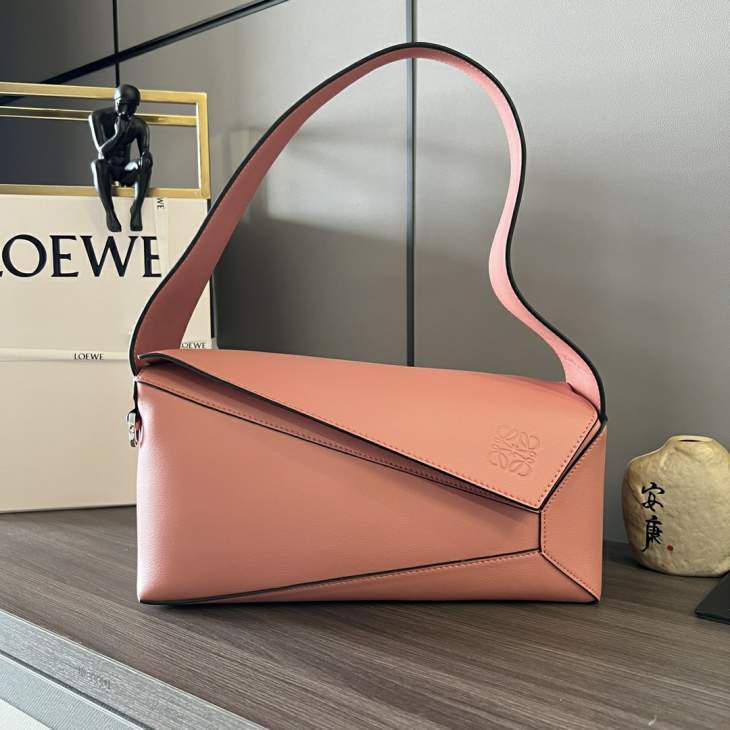 Picture of Loewe Handbags _SKUfw239898378fw